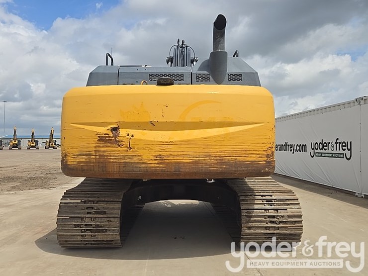 2017-deere-210g-lc-image-4