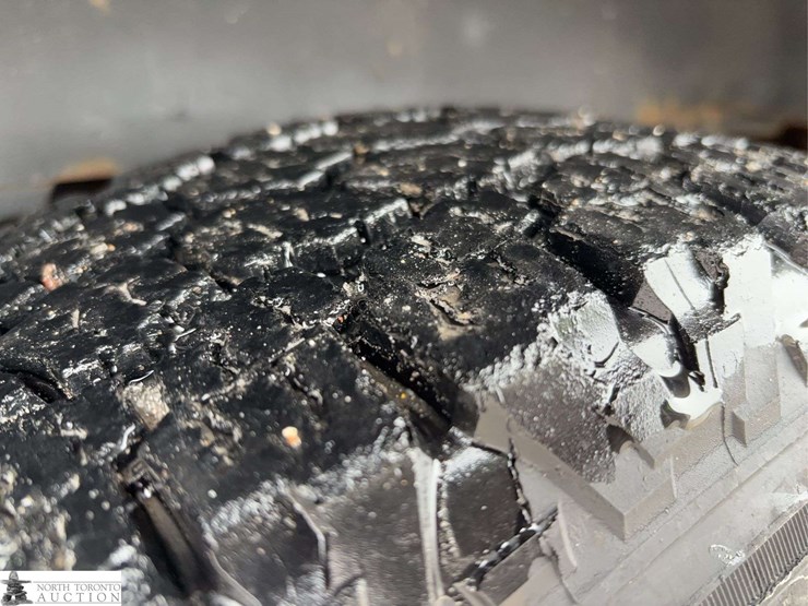 2011-ford-cargo-image-36