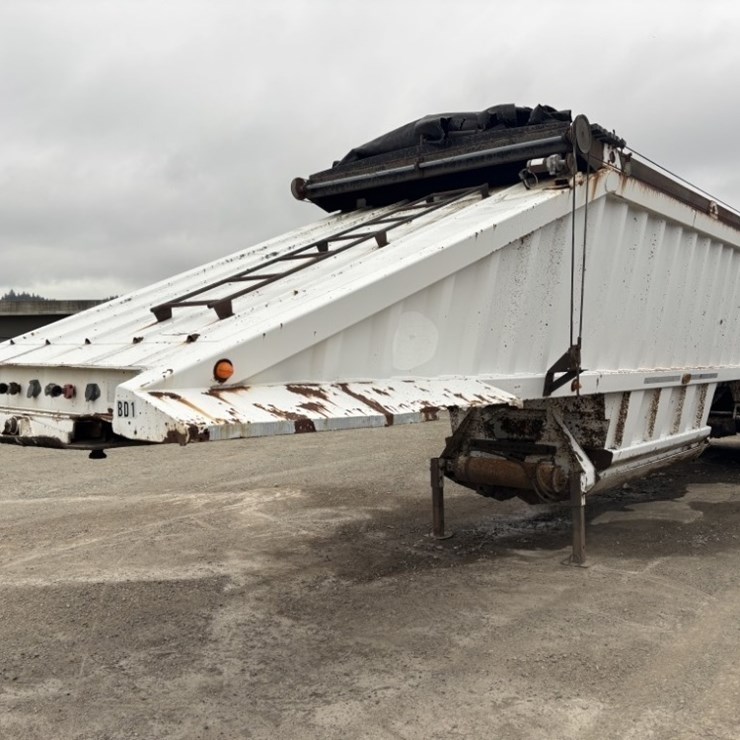 2000 Construction T/A Belly Dump Trailer