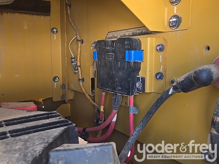 2019-caterpillar-336-image-39