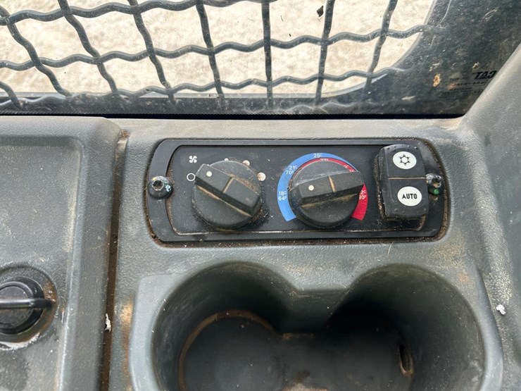 2021-caterpillar-d4-image-29