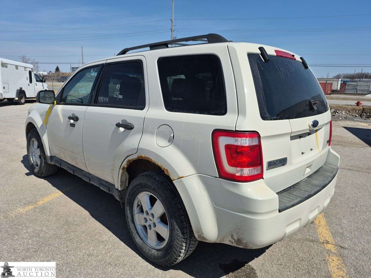 2010-ford-escape-image-7