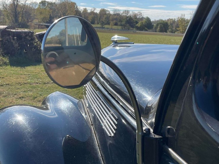 1938-ford-two-door-deluxe-sedan---original-car!-image-48