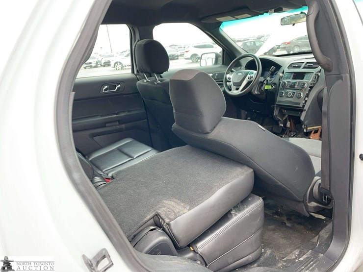 2014-ford-explorer-image-25