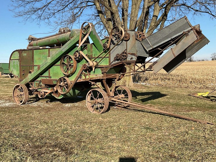 john-deere-threshing-machine-with-hart-feeder-image-1