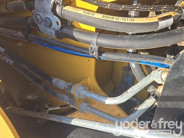 2021-caterpillar-289d3-image-39