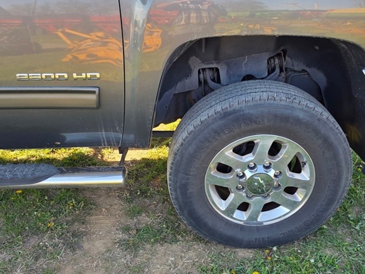 2011-chevrolet-2500-image-29