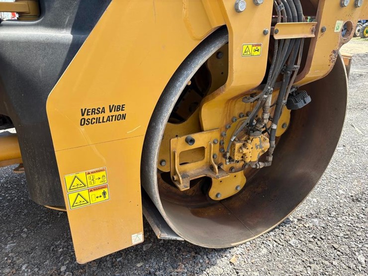 2018-caterpillar-cb13-image-17