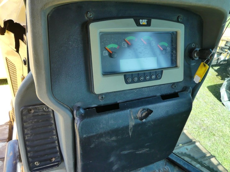 2015-caterpillar-d5k2-xl-image-14