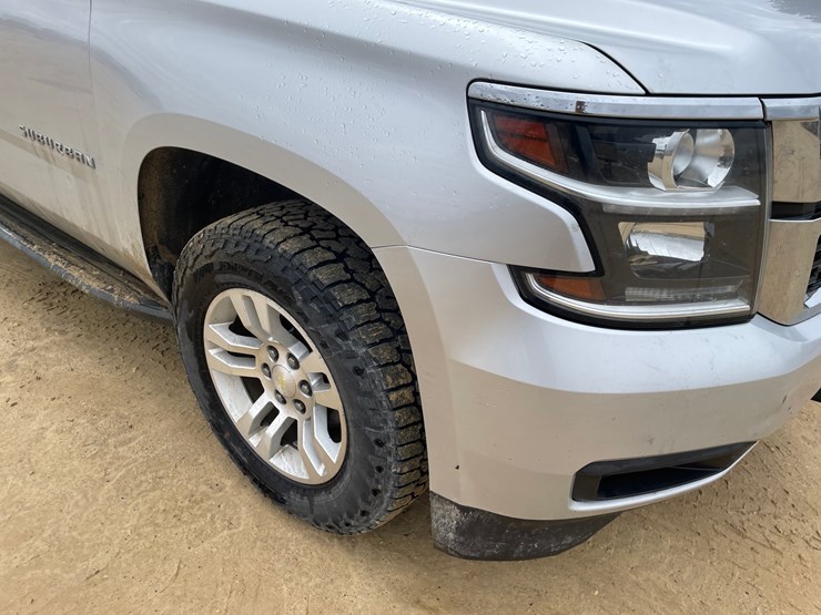 2015-chevrolet-suburban-image-17