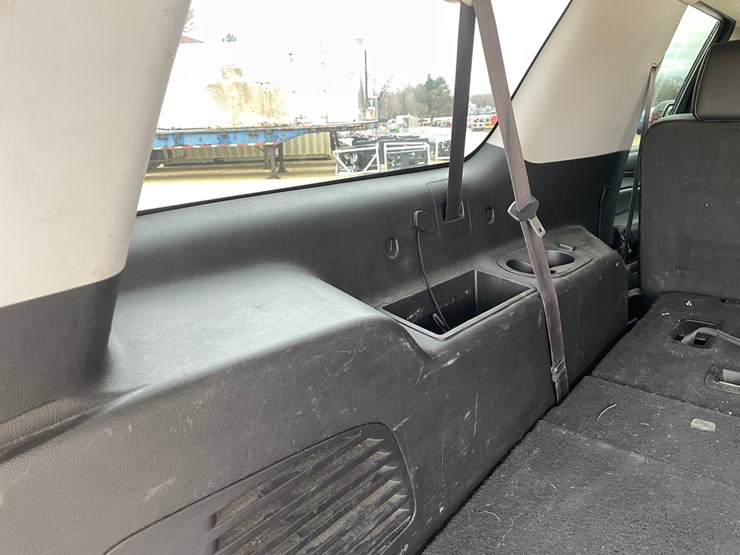 2015-chevrolet-suburban-image-61