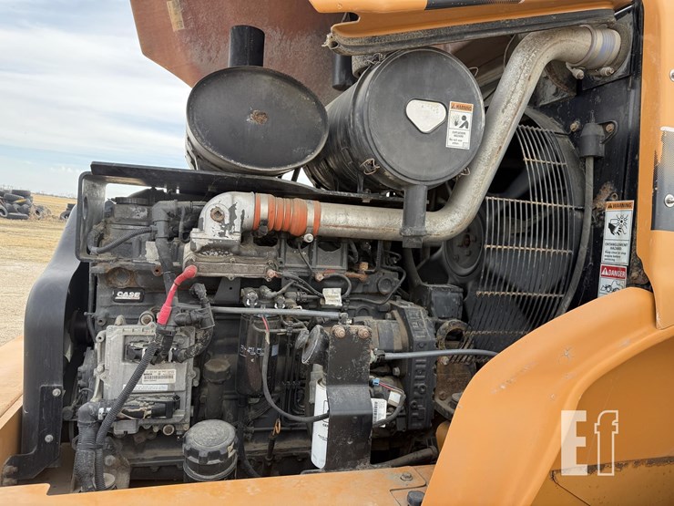 2010-case-721e-image-34