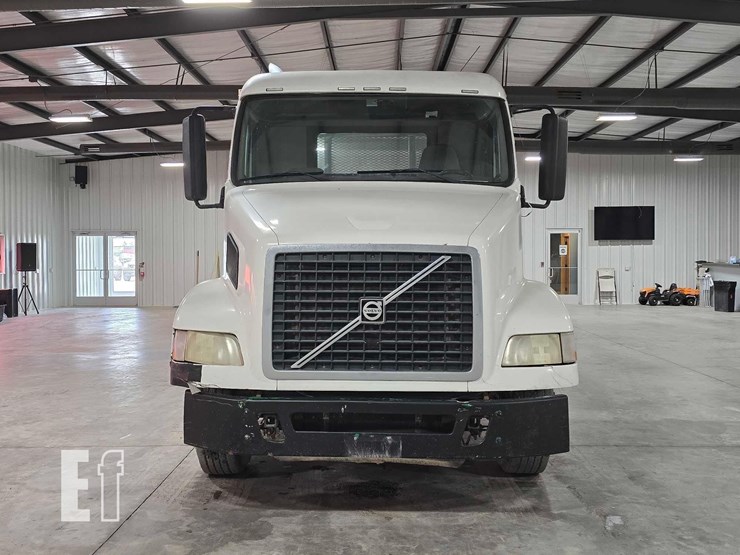 2008-volvo-vnm64200-image-7