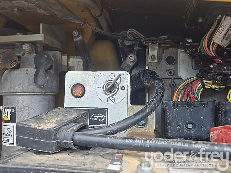 2021-caterpillar-d1-image-42