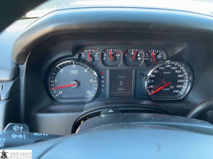 2017-chevrolet-tahoe-image-12