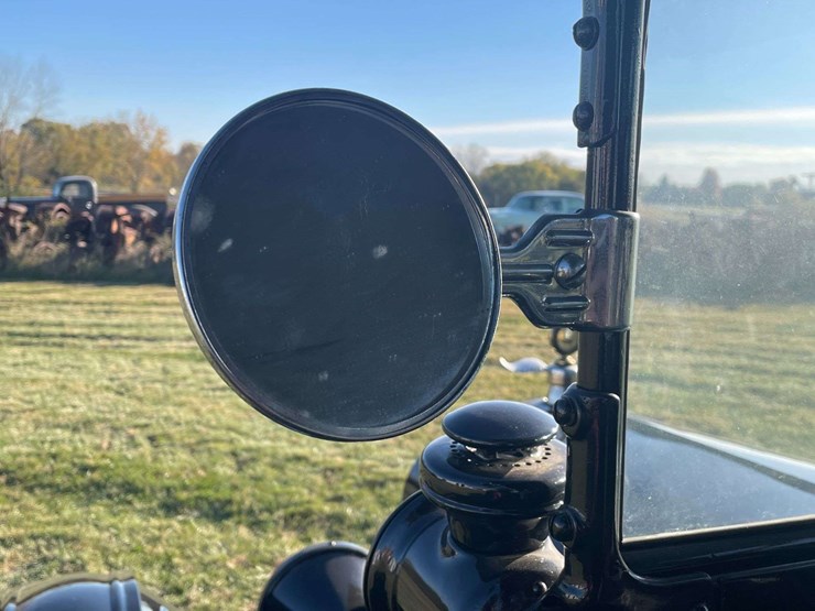 1917-model-t-touring-image-54