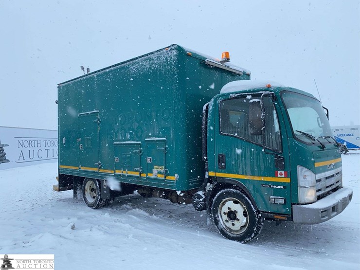 2010-isuzu-nqr-image-8