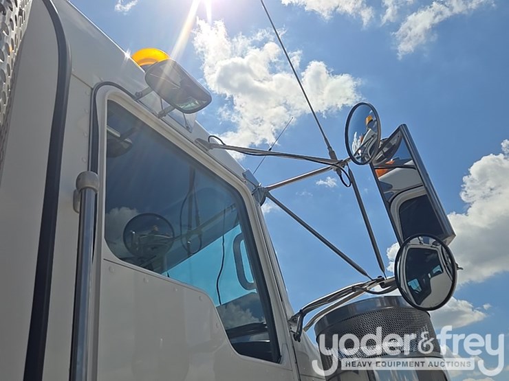 2014-kenworth-t880-image-108