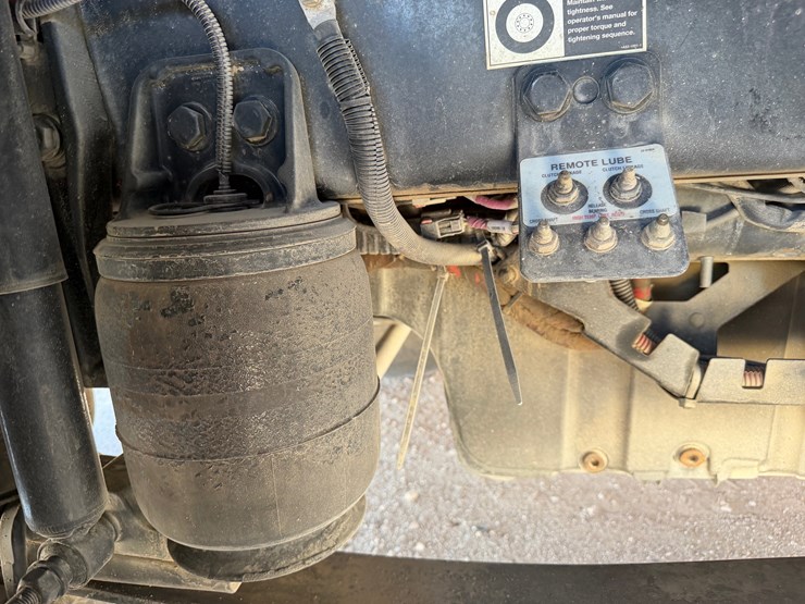 2022-peterbilt-389-image-17