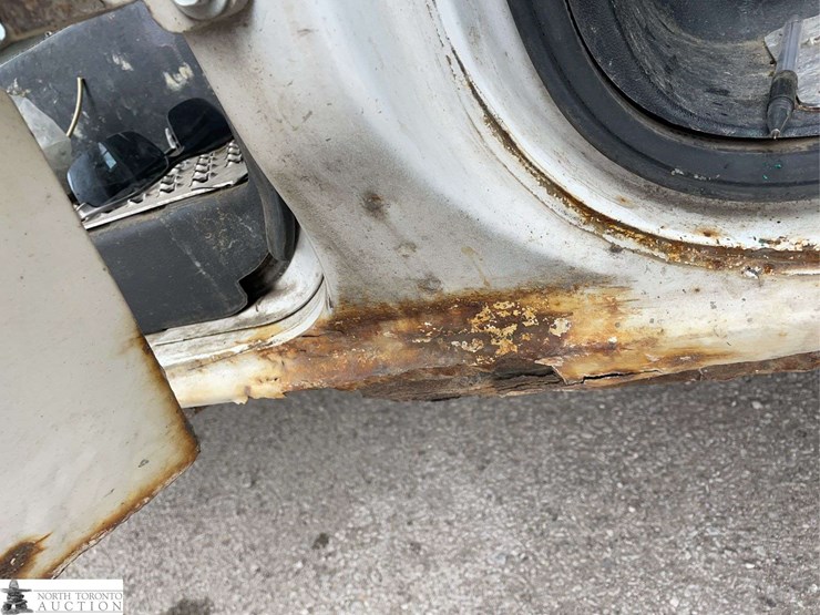 2012-ford-cargo-image-29