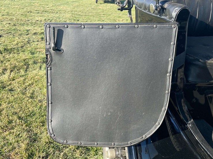 1917-model-t-touring-image-72