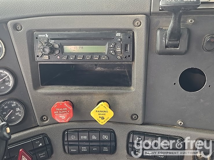 2012-freightliner-cascadia-125-image-96