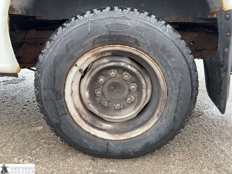 2011-ford-cargo-image-35