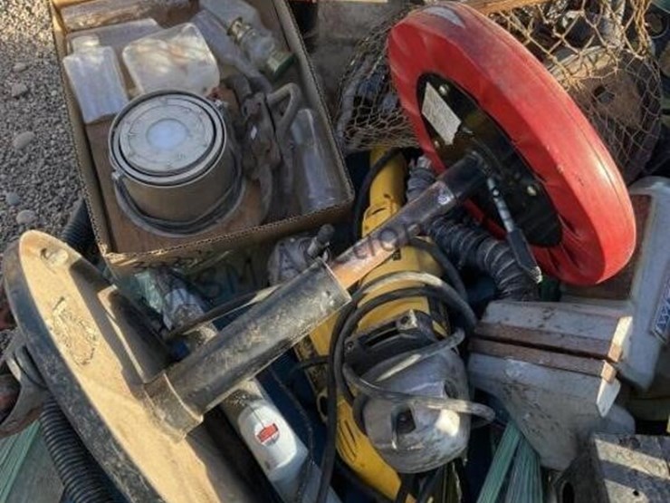 pallet-of-miscellaneous-tools-image-6