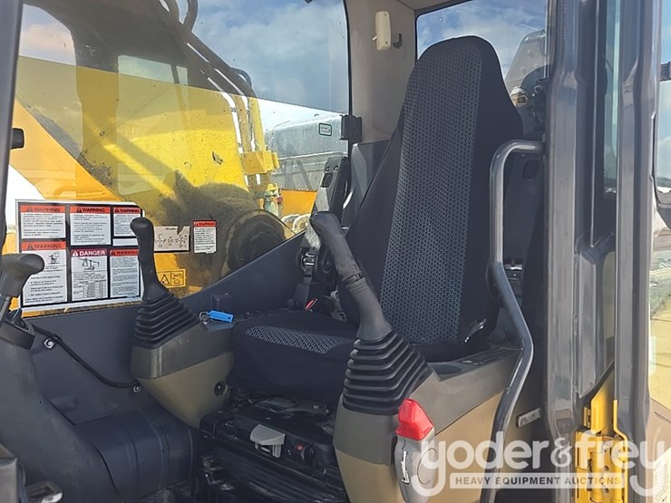 2015-komatsu-pc490-lc-11-image-141