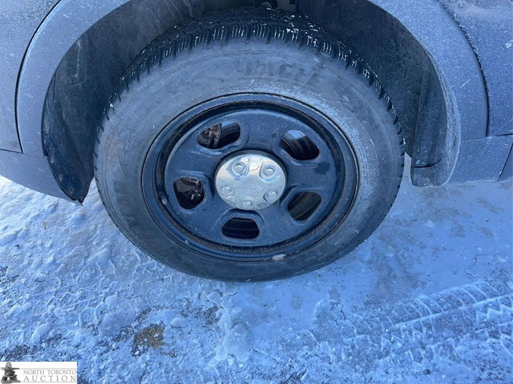 2017-ford-explorer-image-25