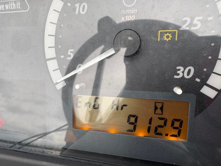 2019-john-deere-4044m-image-14