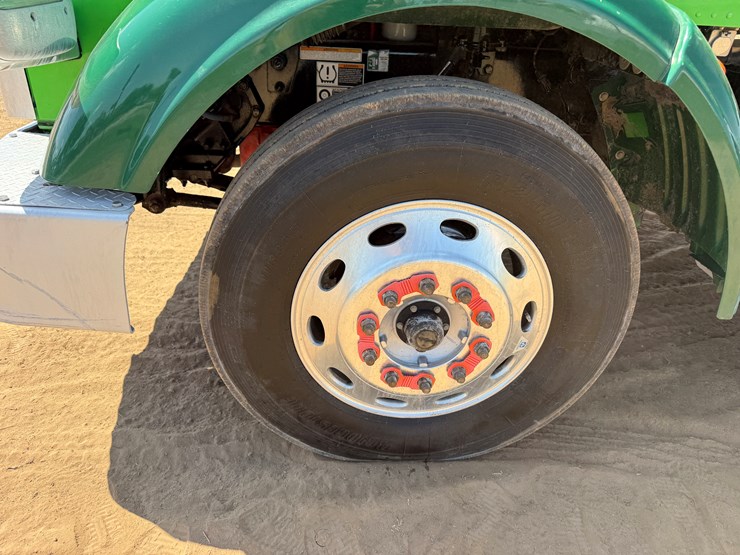 2020-peterbilt-367-image-11