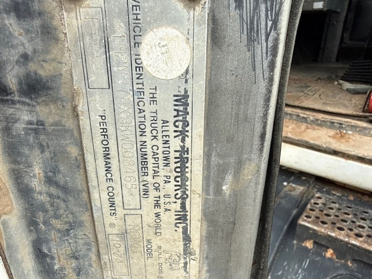 #31721-•-1989-mack-r690t-single-axle-fuel-truck-image-51