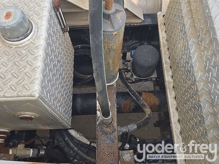 2014-kenworth-t800-image-37