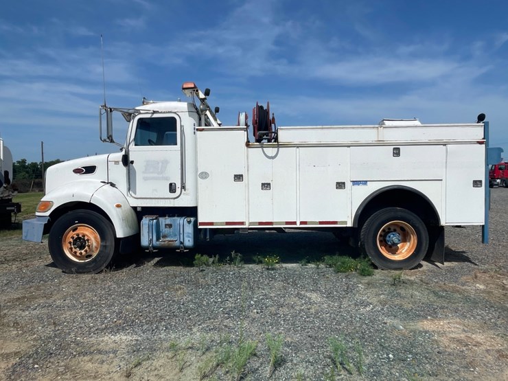 2007-peterbilt-335-image-4