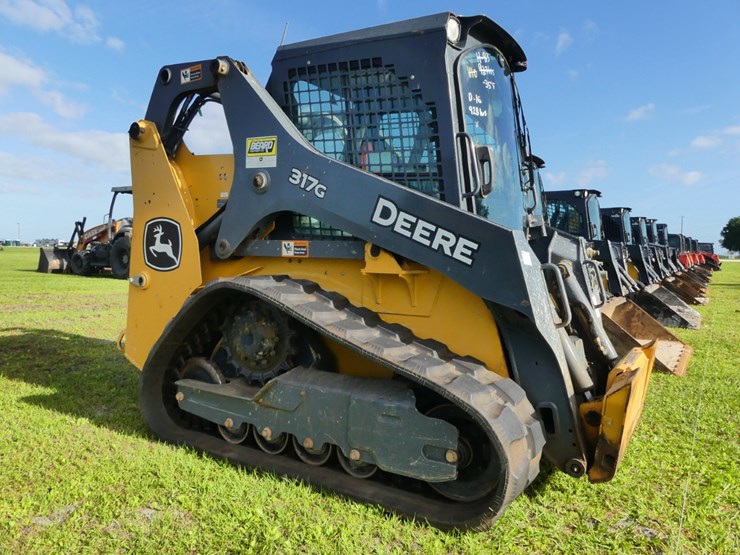 2022-deere-317g-image-2