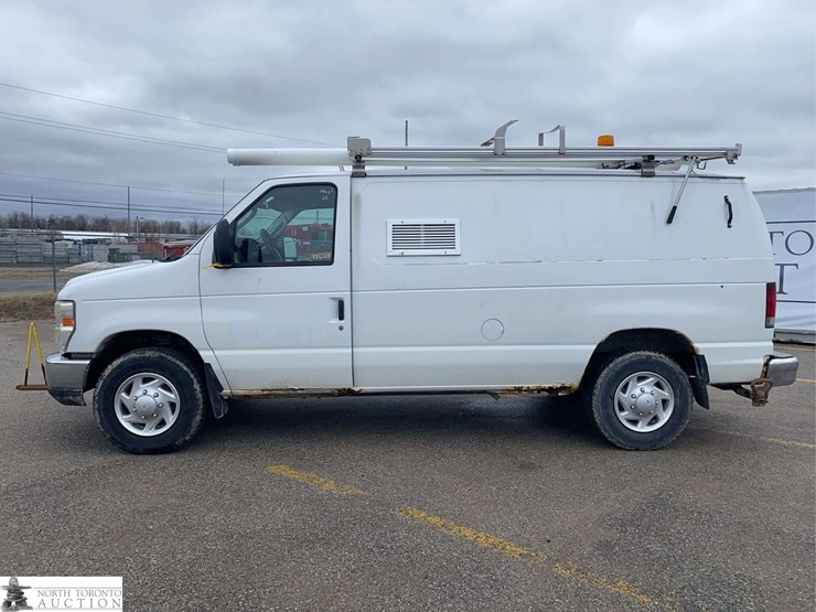 2011-ford-cargo-image-3