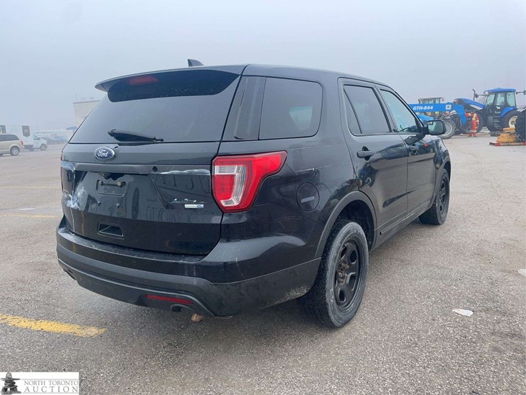 2017-ford-explorer-image-5