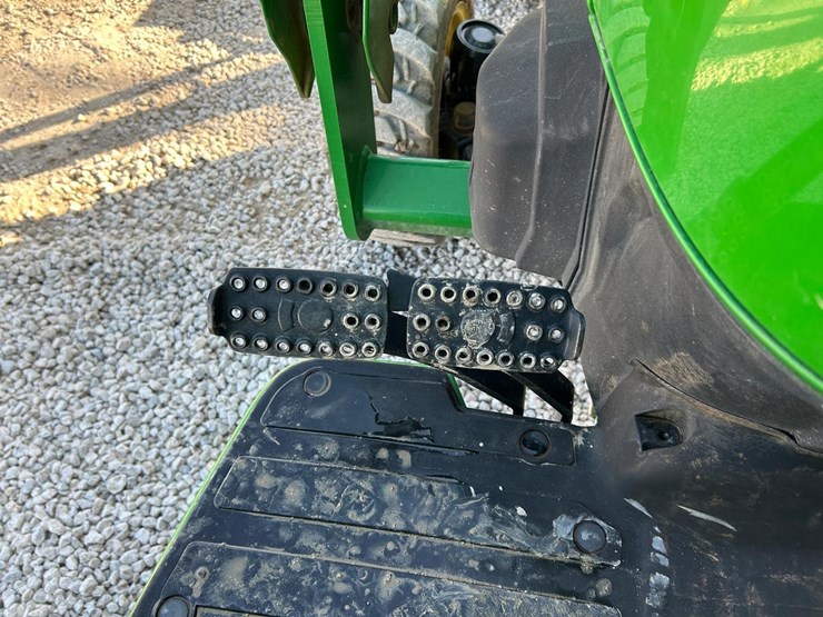 2021-john-deere-2032r-image-26