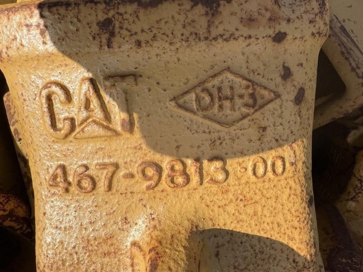 caterpillar-dig-bucket-teeth-image-3