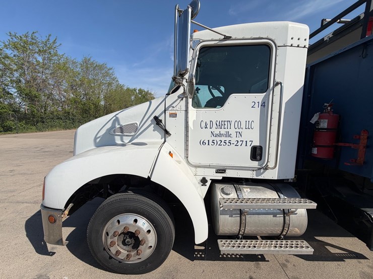 2007-kenworth-t300-image-9