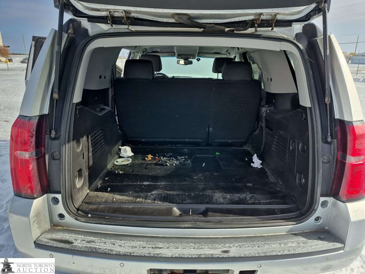 2017-chevrolet-tahoe-image-24