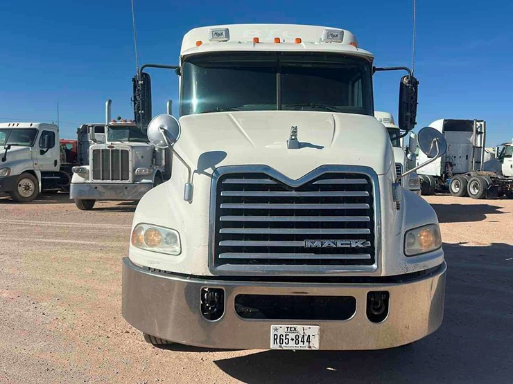 2018-mack-cxu-(pinnacle)-image-2