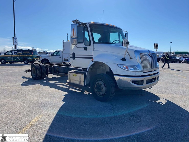 2017-international-durastar-4300-image-3