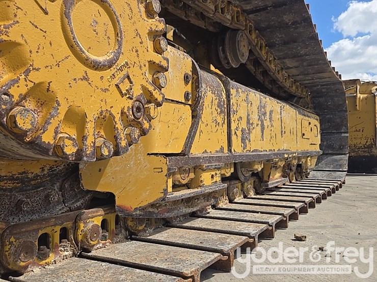 2021-caterpillar-d1-image-21