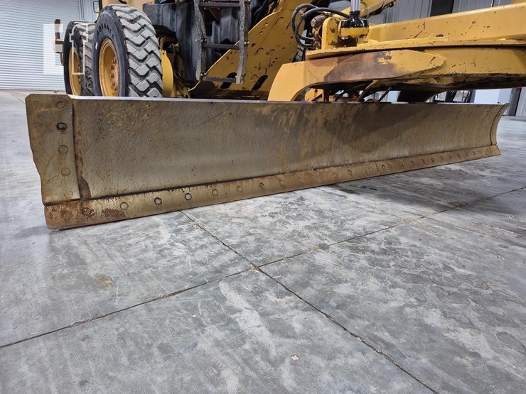 2009-caterpillar-120m-image-10