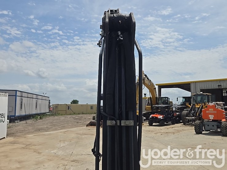 2022-deere-26g-image-40