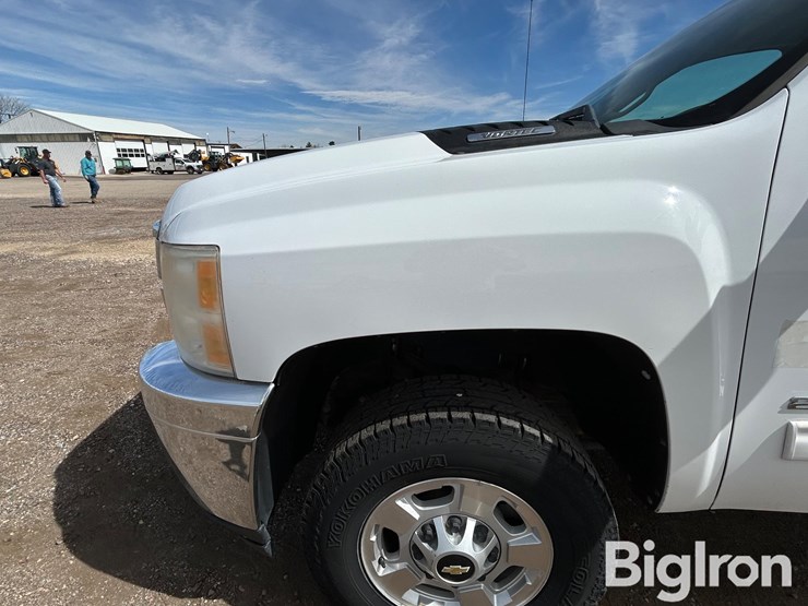 2011-chevrolet-silverado-2500-lt-image-14