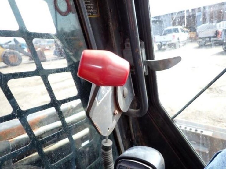 2005-new-holland-ls185b-image-16