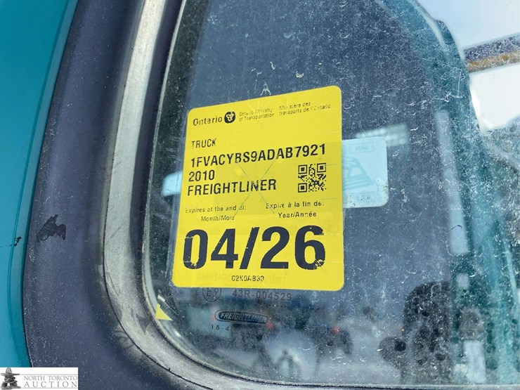 2010-freightliner-m2-106-image-55